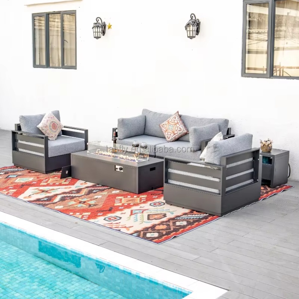 Outdoor Furniture Set With Fire Pit - Set di Mobili da Giardino per