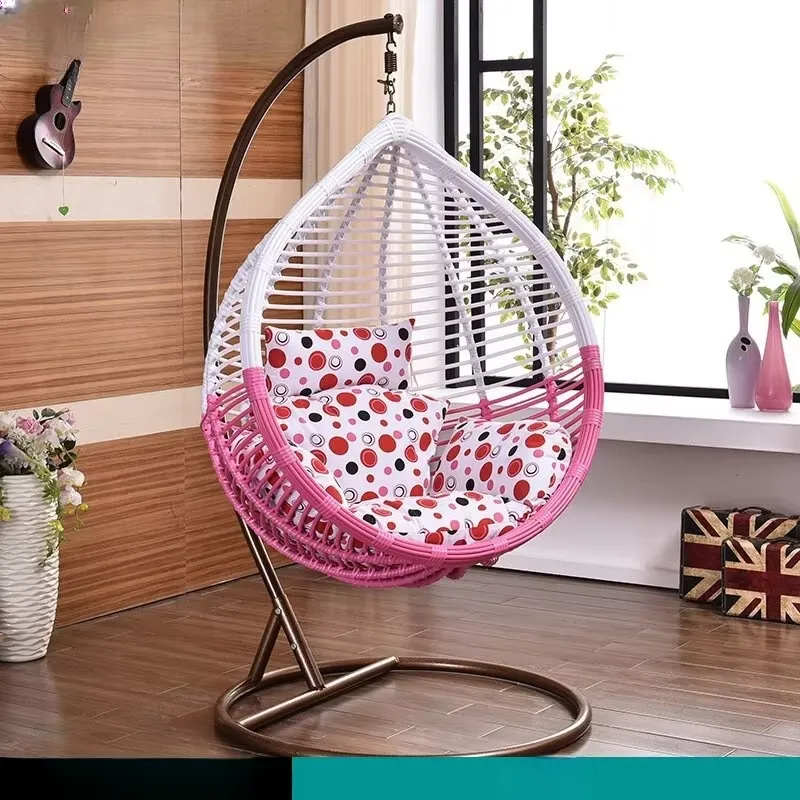 Sedia a dondolo sospesa a form - Hanging Egg Chair recensione e prezzo